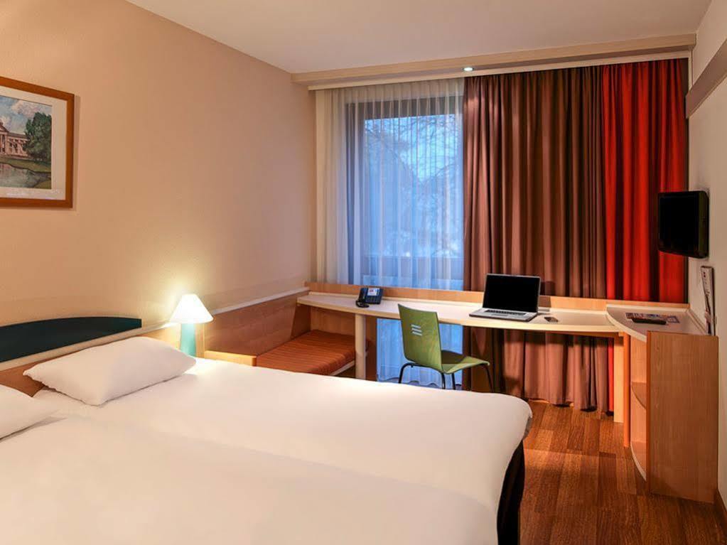 Ibis Bremen City Екстериор снимка